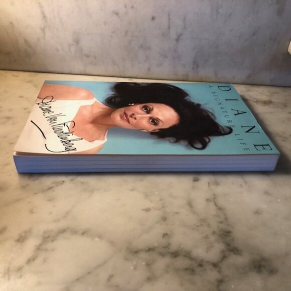 Autographed!! DIANE VON FURSTENBERG "Diane A Signature Life" Softback Bo… - Picture 3 of 10